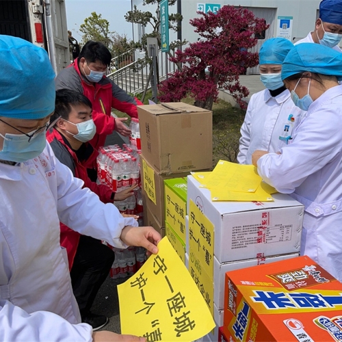 疫情期間慰問當?shù)厣鐓^(qū)政府-2